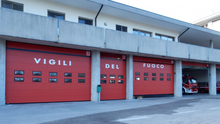 Leader Service Porte e Garage|leader-service-portoni-industriali-gemino-rigato-8